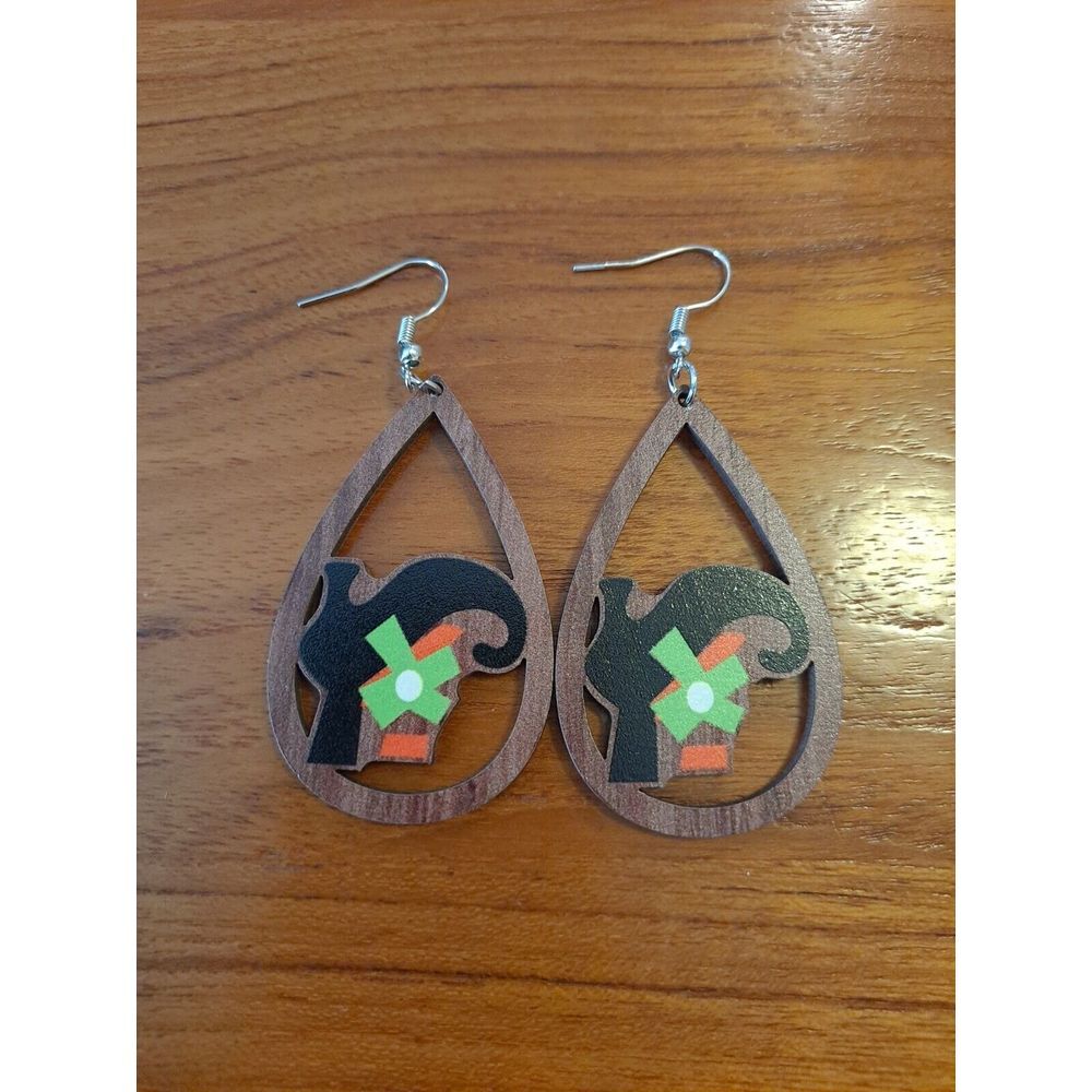 Halloween Wood Witches Feet Teardrop‎ Earrings New Not Worn